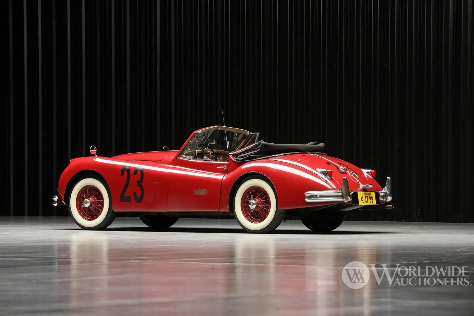 The XK140’s rear three-quarter view shows the folding top and roadgoing body McCluggage took racing. Photography courtesy Worldwide Auctioneers.