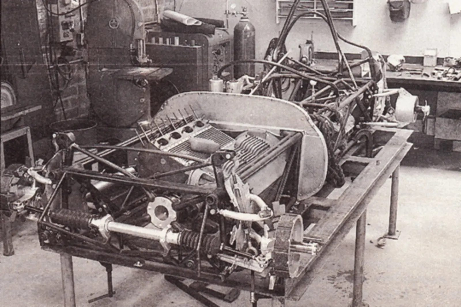 A period workshop view of the Scarab’s chassis and laid-over four-cylinder engine during construction. Photograph from the GP-2 historical file, courtesy Mecum Auctions.